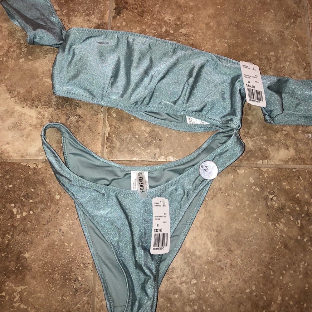 Bathing suit top and bottom set